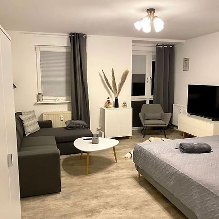 Stilvolle Ferienwohnung Mit Stellplatz Wlan Free Netflix Naehe Bahnhof 茨维考 外观 照片