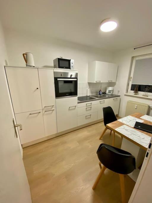 Stilvolle Ferienwohnung Mit Stellplatz Wlan Free Netflix Naehe Bahnhof 茨维考 外观 照片