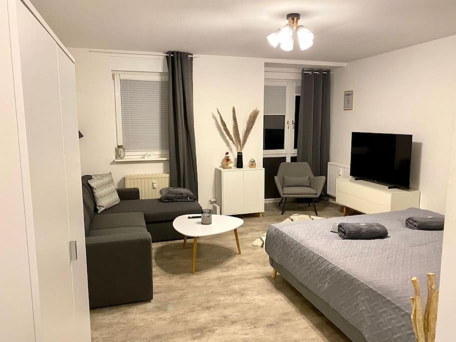 Stilvolle Ferienwohnung Mit Stellplatz Wlan Free Netflix Naehe Bahnhof 茨维考 外观 照片