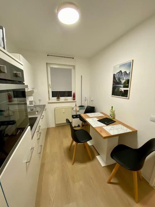 Stilvolle Ferienwohnung Mit Stellplatz Wlan Free Netflix Naehe Bahnhof 茨维考 外观 照片