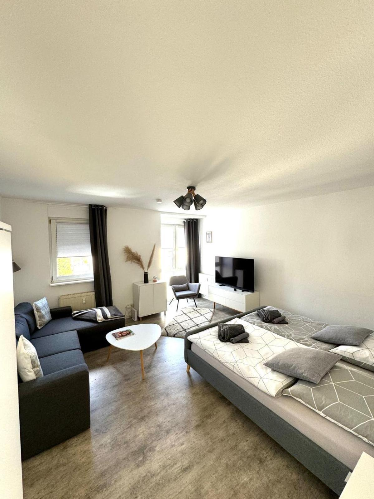 Stilvolle Ferienwohnung Mit Stellplatz Wlan Free Netflix Naehe Bahnhof 茨维考 外观 照片